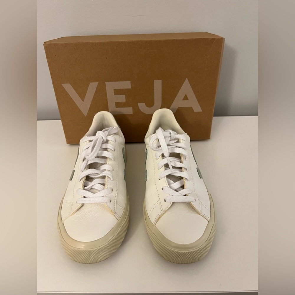 VEJA Women's Campo Low Top
Sneakers, Size 5
